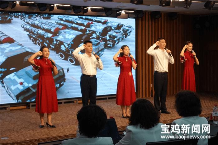 漂亮鹦鹉救援